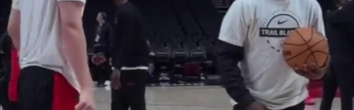 Kaiyun-霍勒迪为杨瀚森三分训练打气  手舞足蹈并竖大拇指鼓励