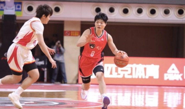硬钢篮协？武汉女篮官方：放弃球员上调国家队后外援4节8人次政策