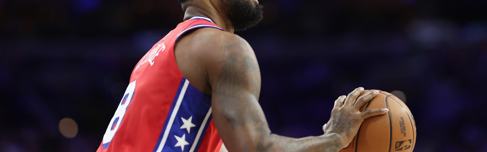 开云体育-场均15.9分5.2板！76人迎战步行者 乔治因左膝伤病管理缺阵