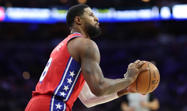 开云体育-场均15.9分5.2板！76人迎战步行者 乔治因左膝伤病管理缺阵