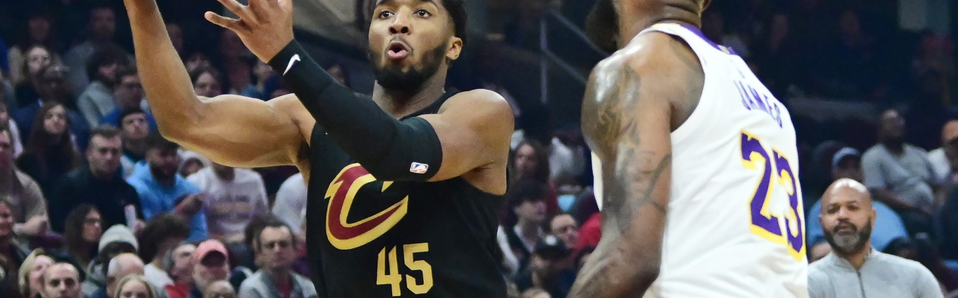 开云-美记：休赛期哈登&amp;米切尔将与詹姆斯商讨 他回归家乡的相关事宜